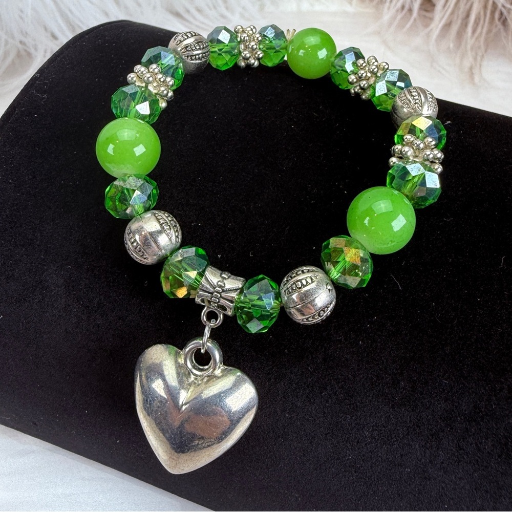 Silvertone and green reflective stretch bracelet, heart charm